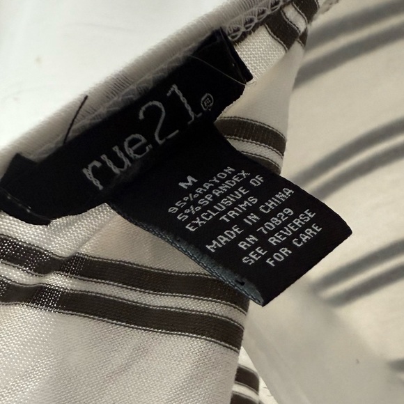 Rue21 Green and White Striped Relaxed Short Sleeve Tee cross cross open Back M - Picture 7 of 8